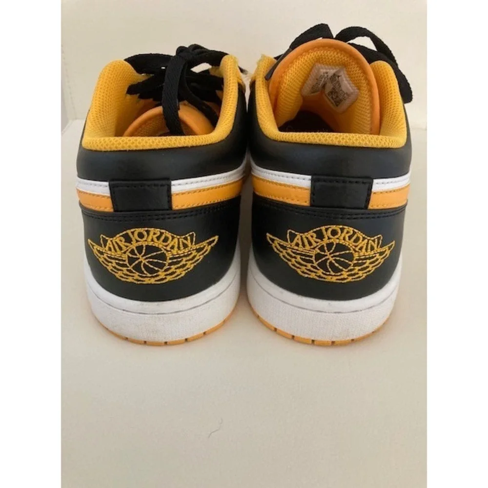 Air Jordan Nike 1 Low Taxi 10.5 Yellow and White Color Block Very Cool